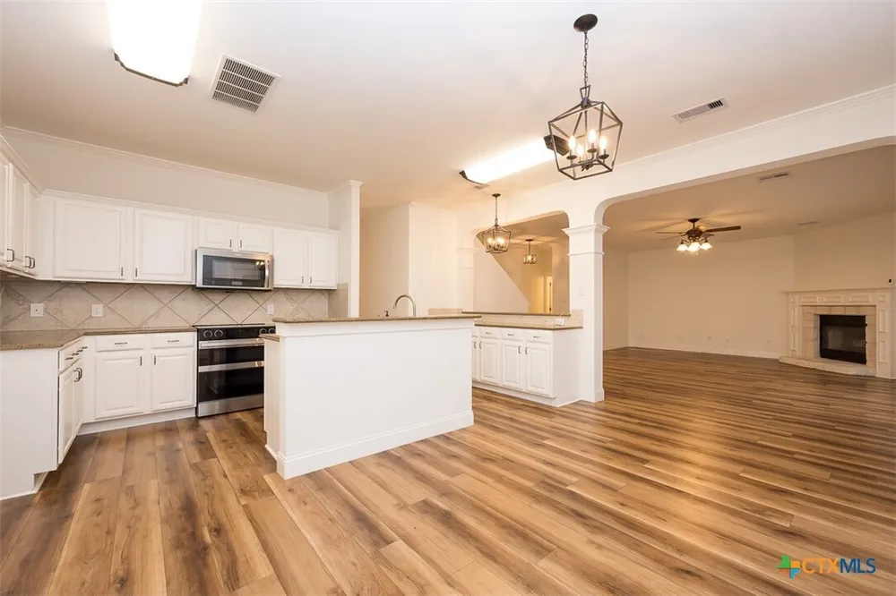 303 Crowfoot Dr, Harker Heights, TX 76548