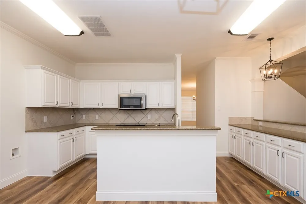303 Crowfoot Dr, Harker Heights, TX 76548