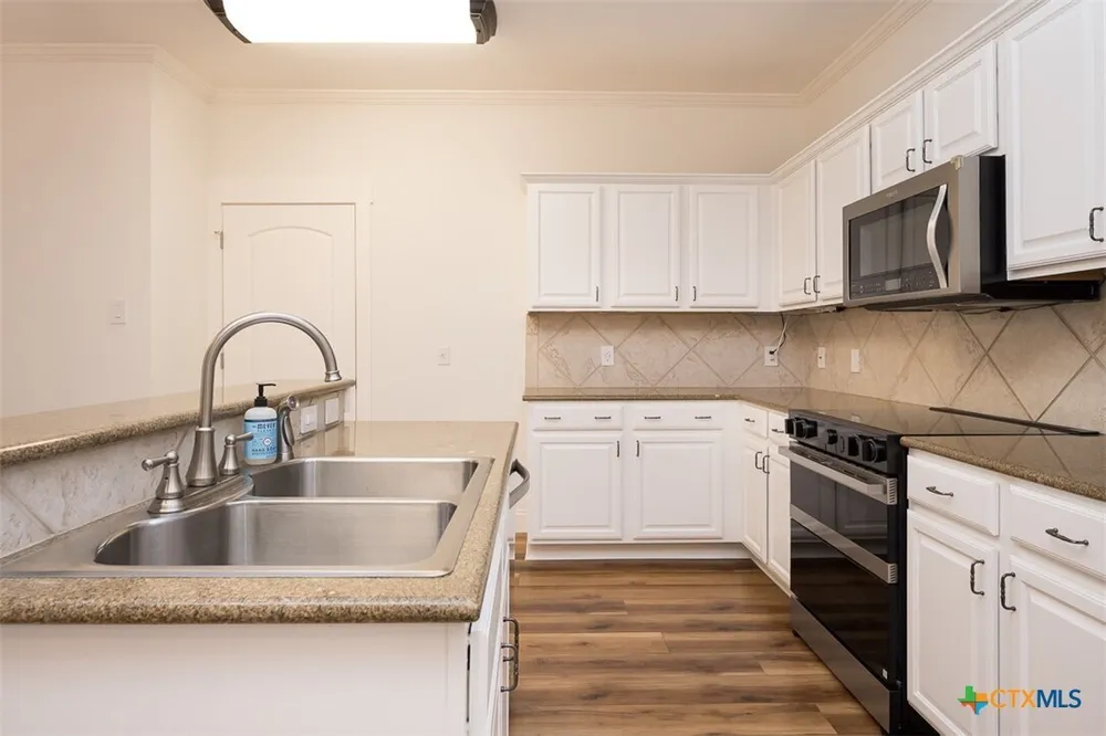303 Crowfoot Dr, Harker Heights, TX 76548