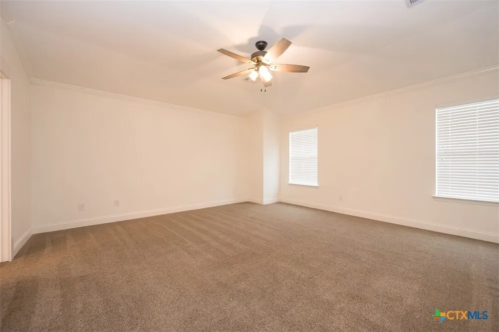 303 Crowfoot Dr, Harker Heights, TX 76548