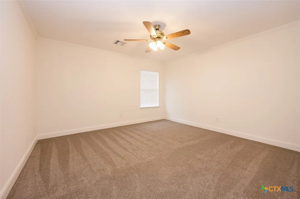 303 Crowfoot Dr, Harker Heights, TX 76548