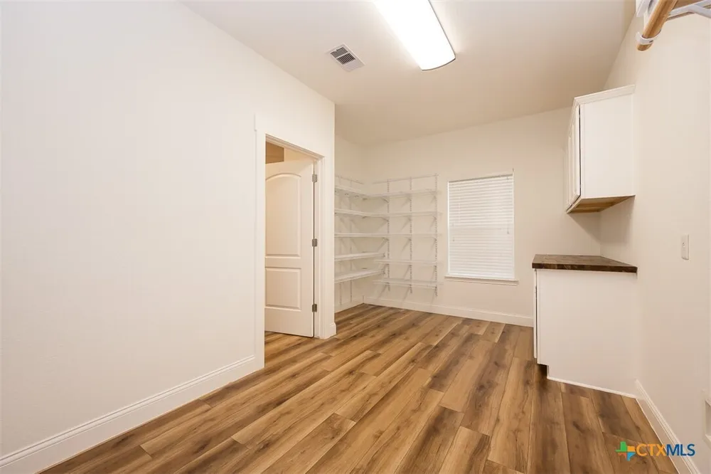 303 Crowfoot Dr, Harker Heights, TX 76548