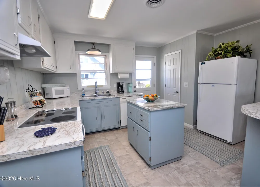461 East Third Street, Ocean Isle Beach, NC 28469