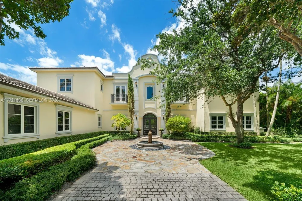 8010 Ponce de Leon Rd, Miami, FL 33143