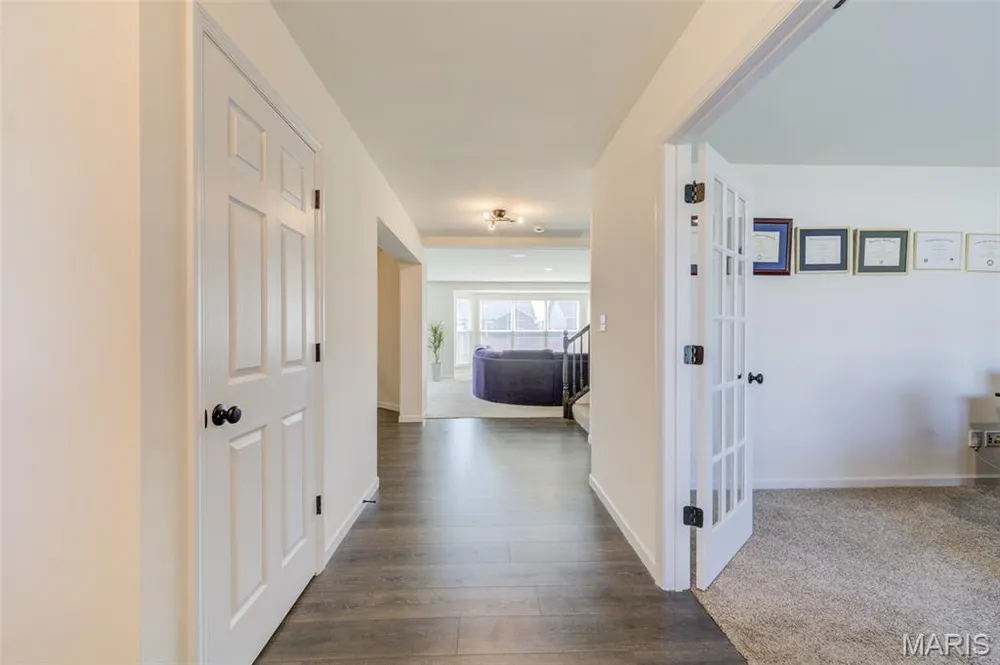 902 Palisades Dr, St Charles, MO 63301