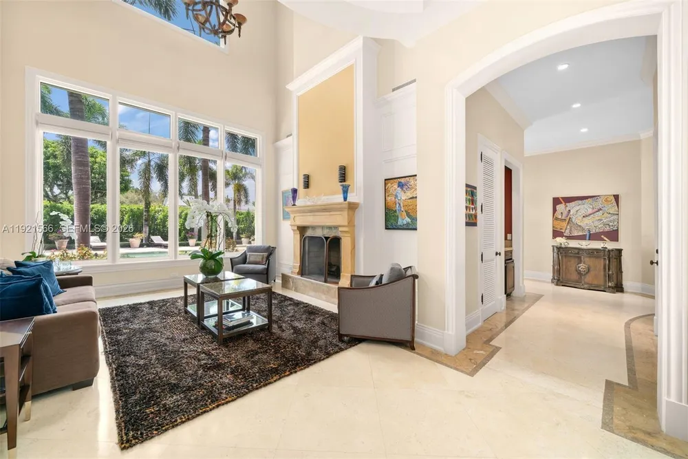 8010 Ponce de Leon Rd, Miami, FL 33143