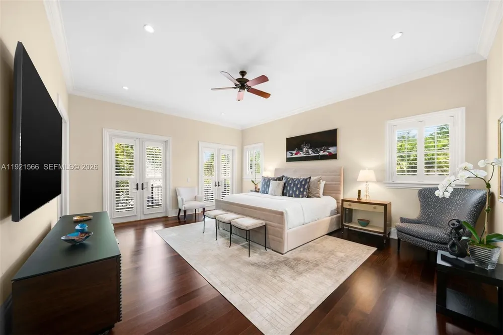 8010 Ponce de Leon Rd, Miami, FL 33143