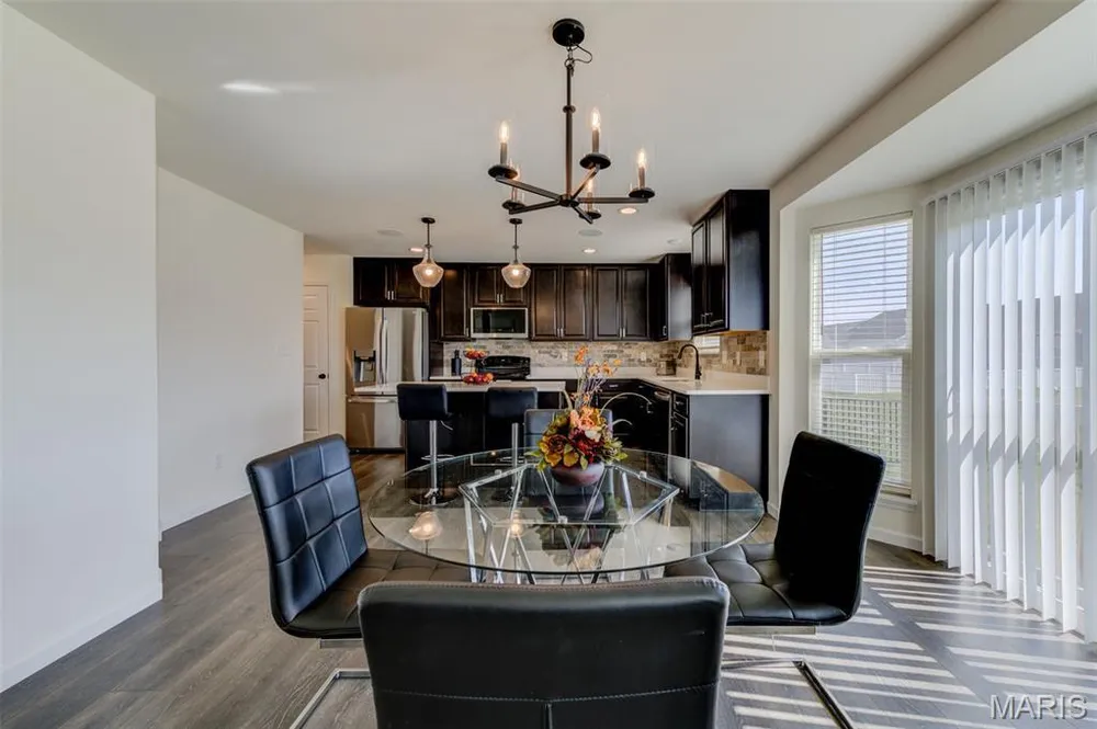 902 Palisades Dr, St Charles, MO 63301