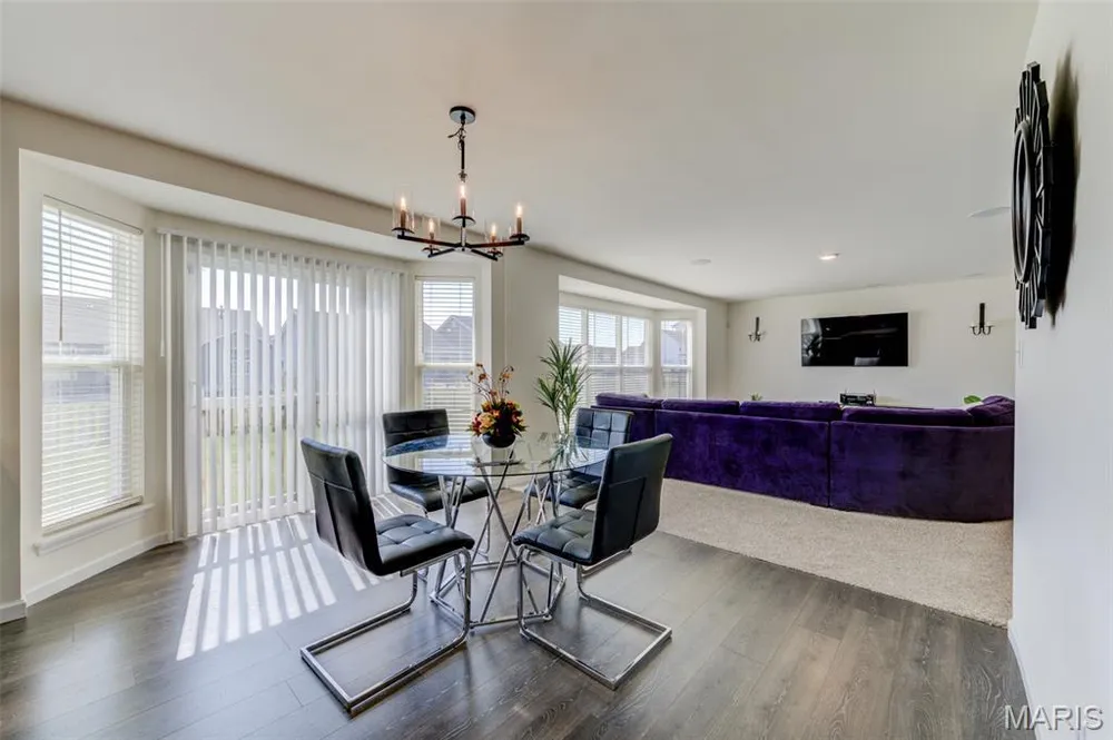 902 Palisades Dr, St Charles, MO 63301