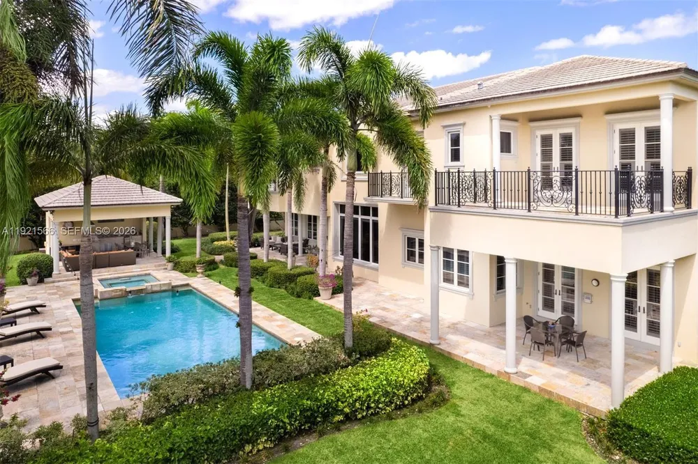 8010 Ponce de Leon Rd, Miami, FL 33143