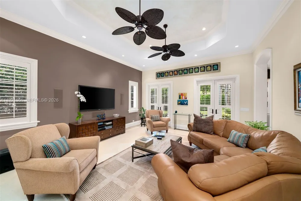 8010 Ponce de Leon Rd, Miami, FL 33143