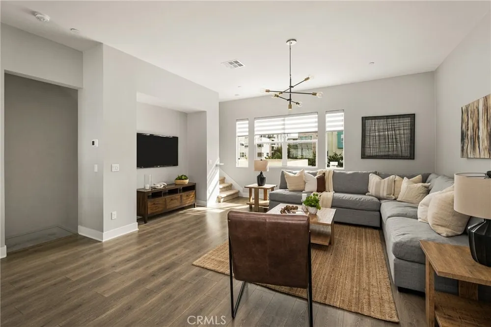 955 E Mason Ln, Anaheim, CA 92805