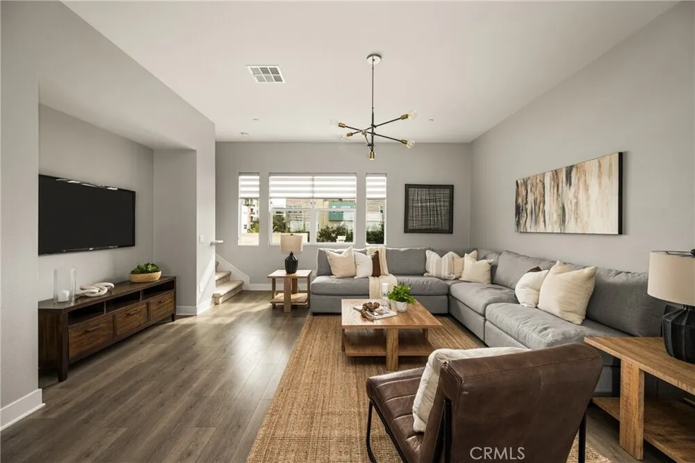 955 E Mason Ln, Anaheim, CA 92805