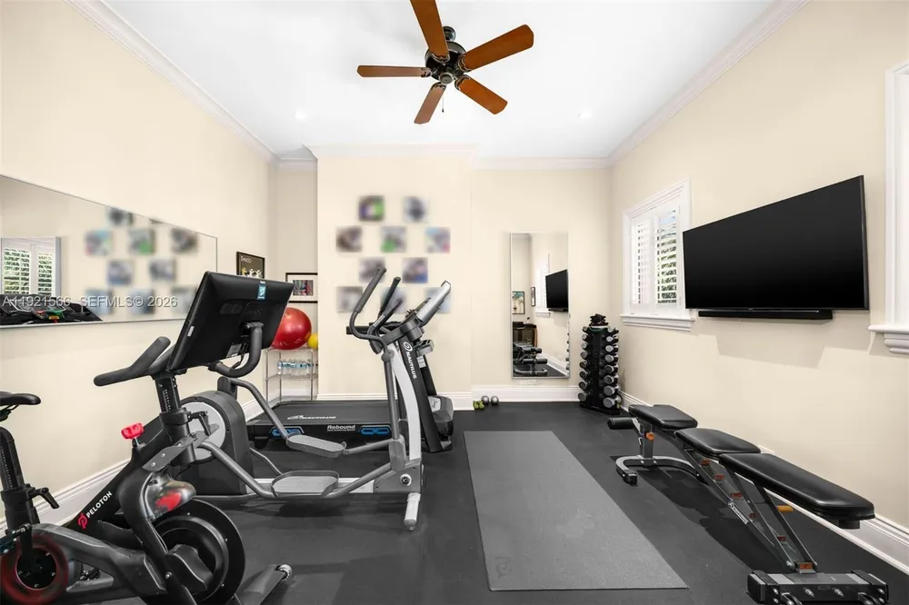 8010 Ponce de Leon Rd, Miami, FL 33143