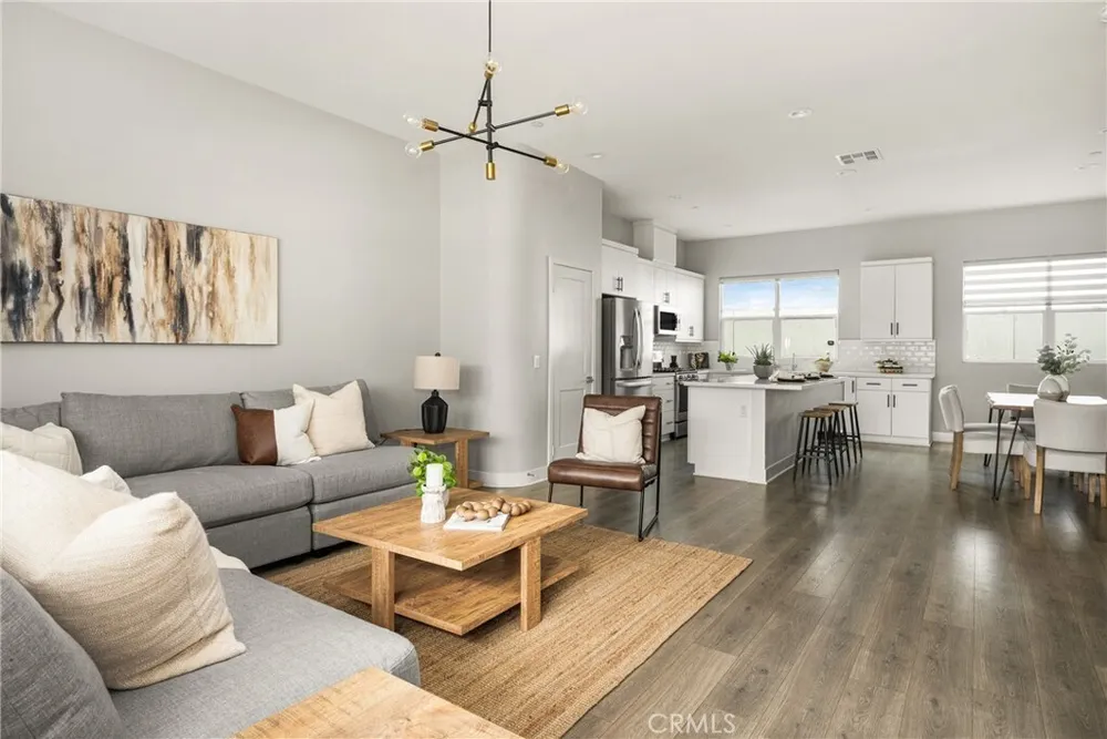 955 E Mason Ln, Anaheim, CA 92805