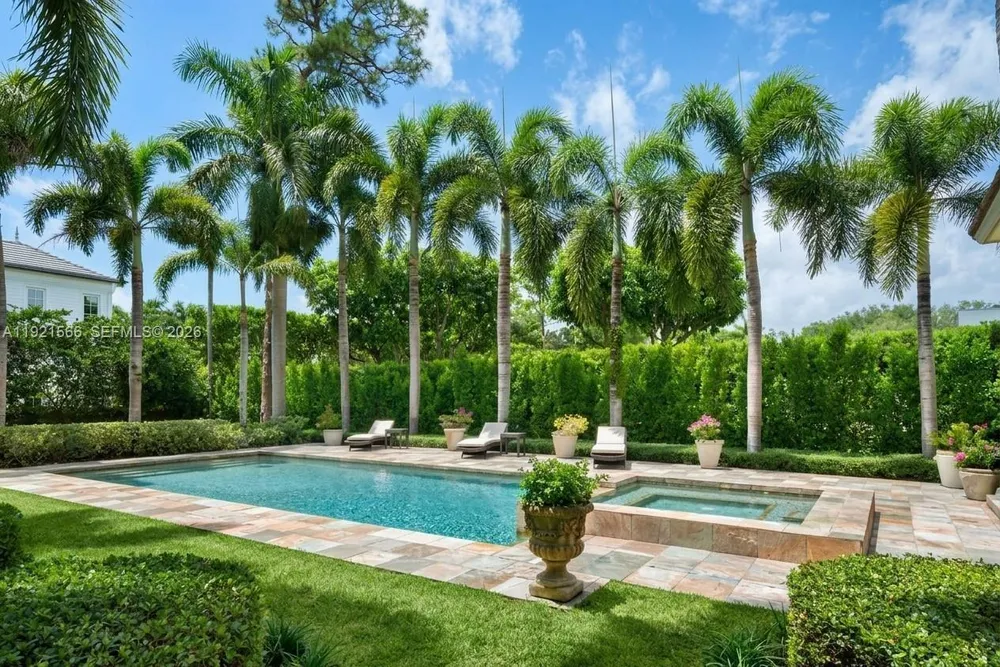 8010 Ponce de Leon Rd, Miami, FL 33143