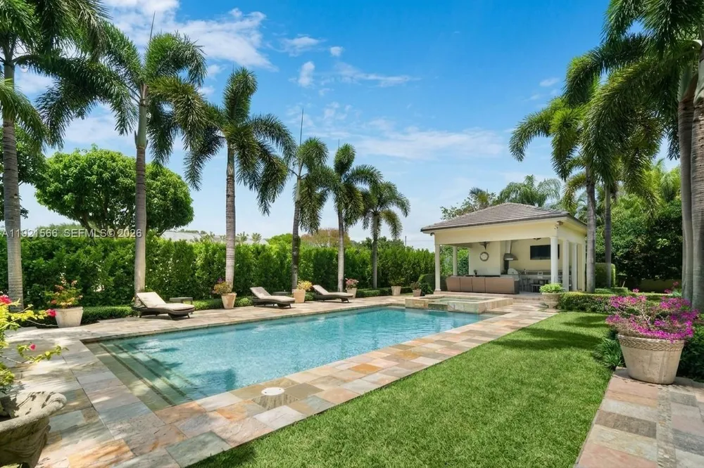 8010 Ponce de Leon Rd, Miami, FL 33143