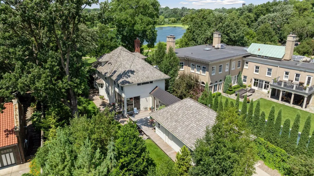 2225 E Lake of the Isles Pkwy, Minneapolis, MN 55405