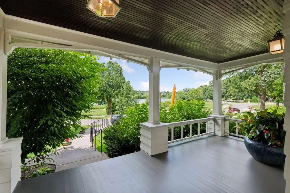 2225 E Lake of the Isles Pkwy, Minneapolis, MN 55405