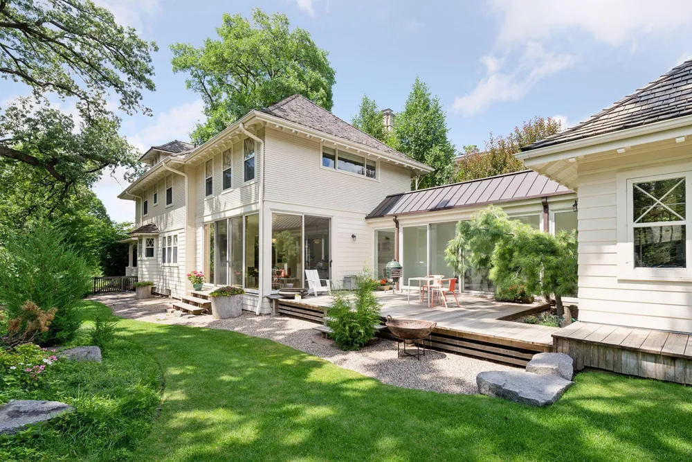 2225 E Lake of the Isles Pkwy, Minneapolis, MN 55405