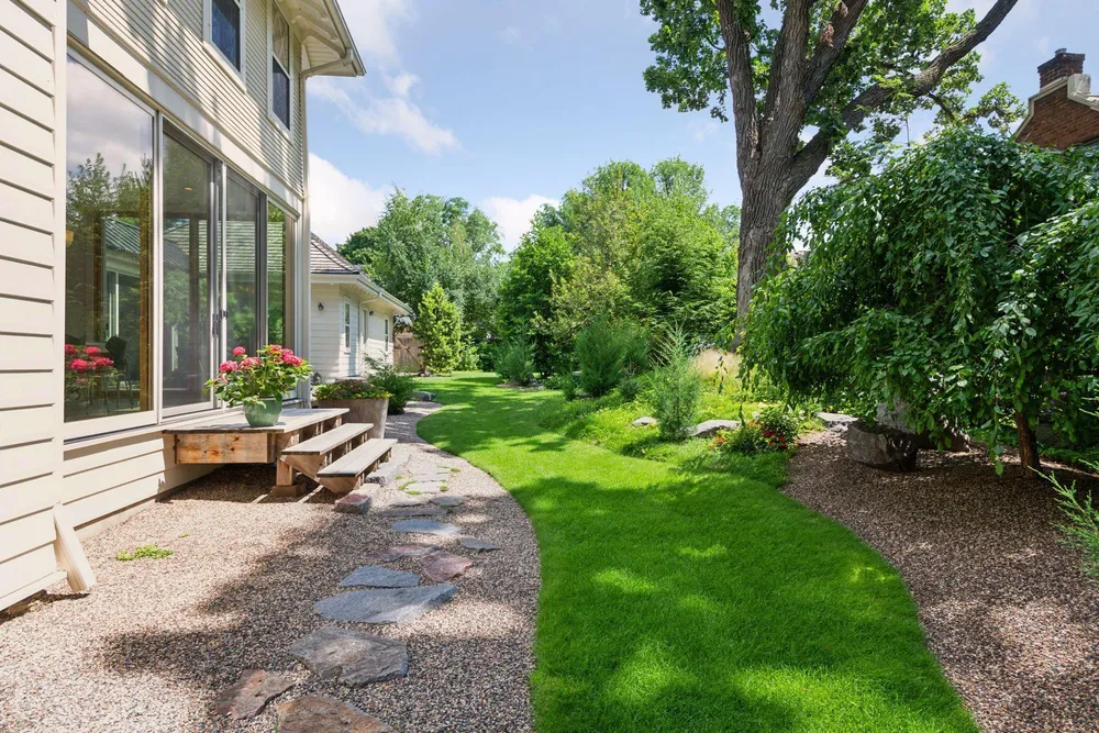 2225 E Lake of the Isles Pkwy, Minneapolis, MN 55405