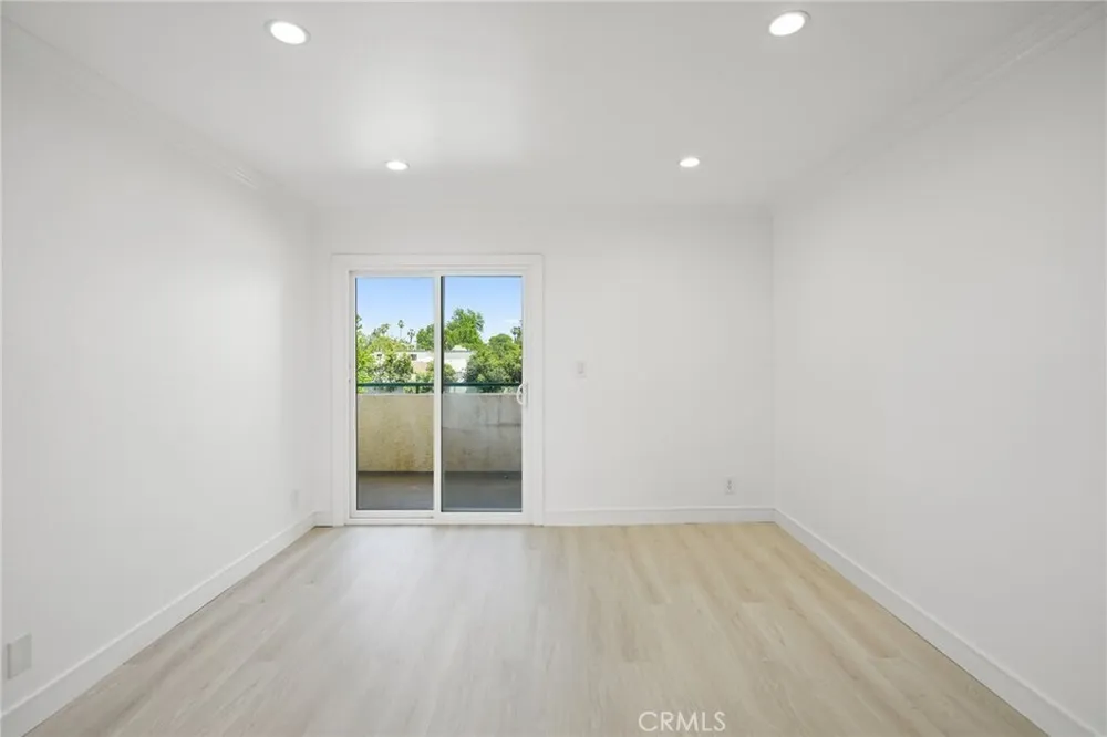 7800 Topanga Canyon Blvd, Canoga Park, CA 91304