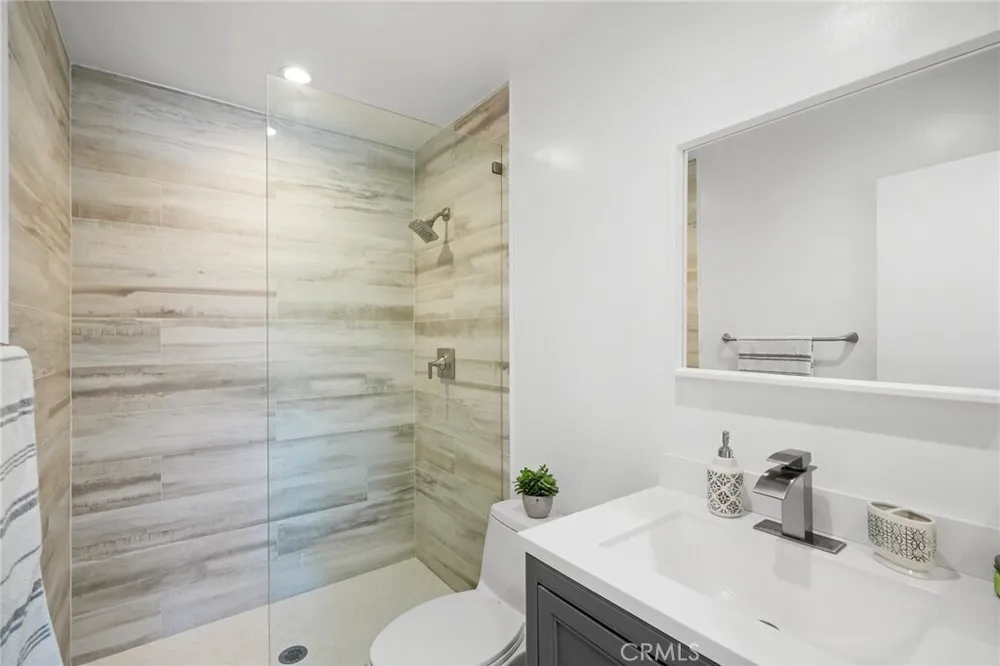 7800 Topanga Canyon Blvd, Canoga Park, CA 91304