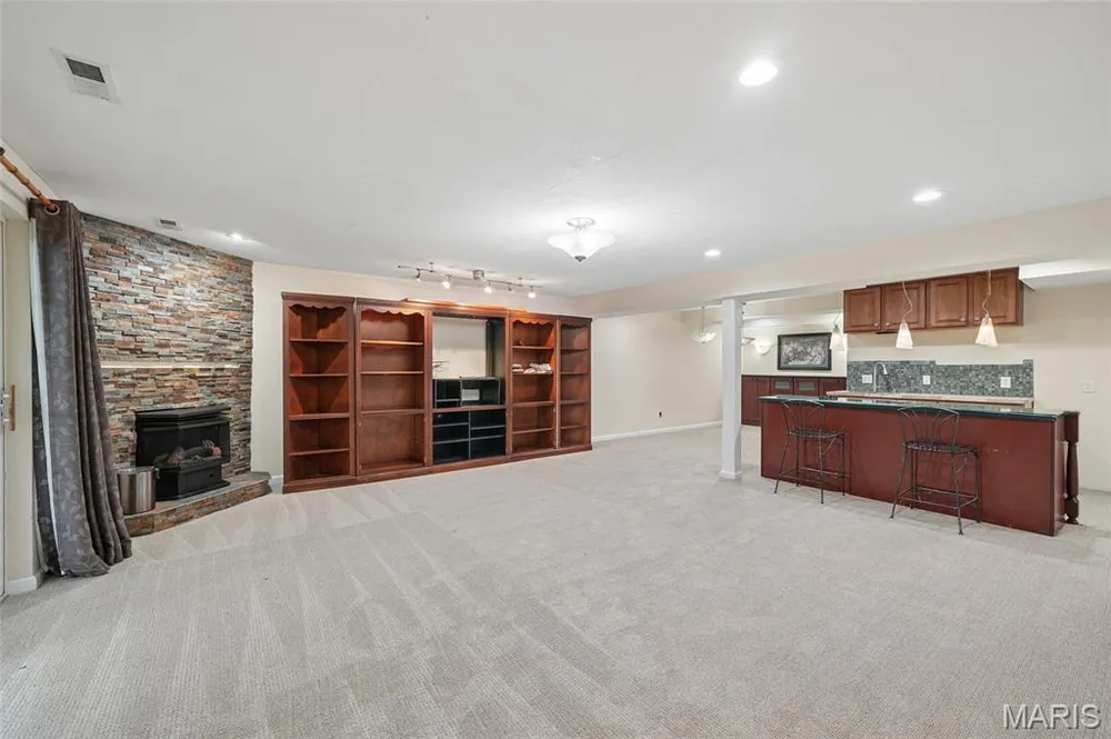 139 Blue Water Dr, St Peters, MO 63366