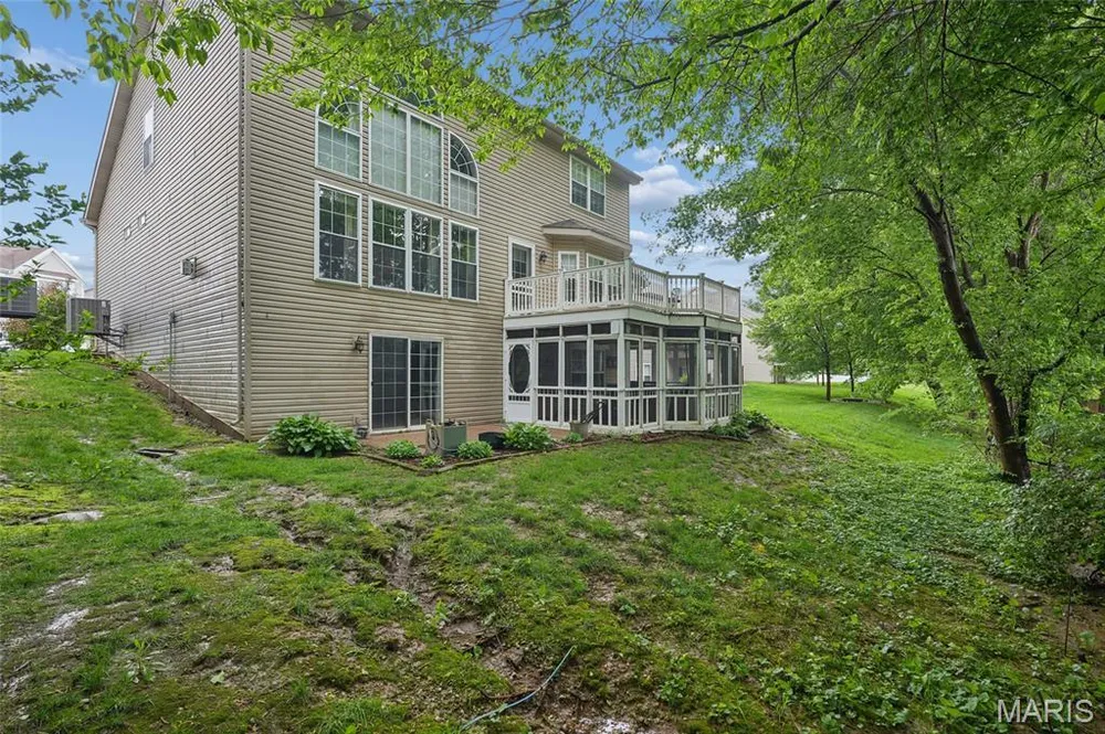 139 Blue Water Dr, St Peters, MO 63366