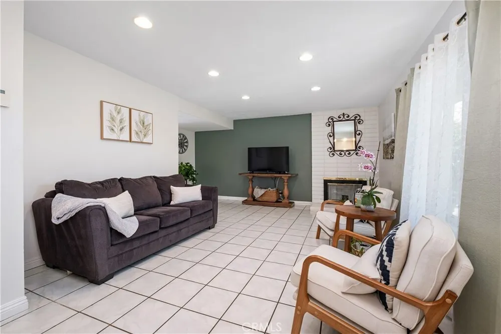 1722 Mitchell Ave, Tustin, CA 92780