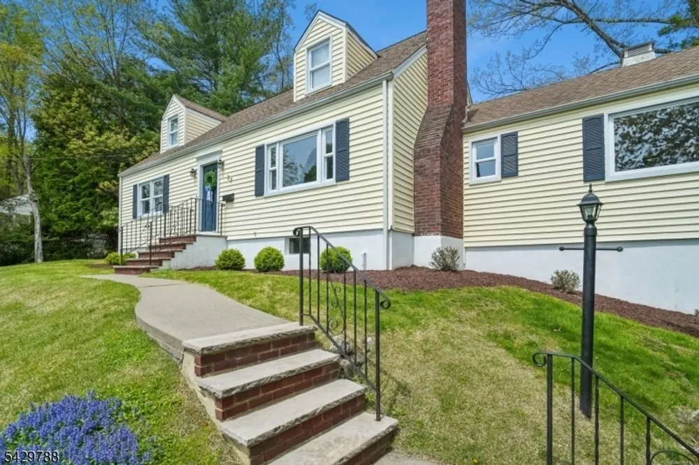 27 Dogwood Rd, Morris, Morris Plains Borough, NJ 07950