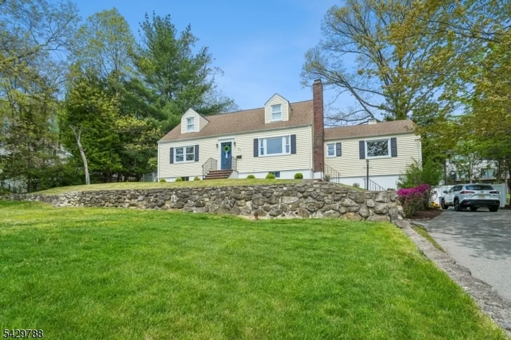 27 Dogwood Rd, Morris, Morris Plains Borough, NJ 07950