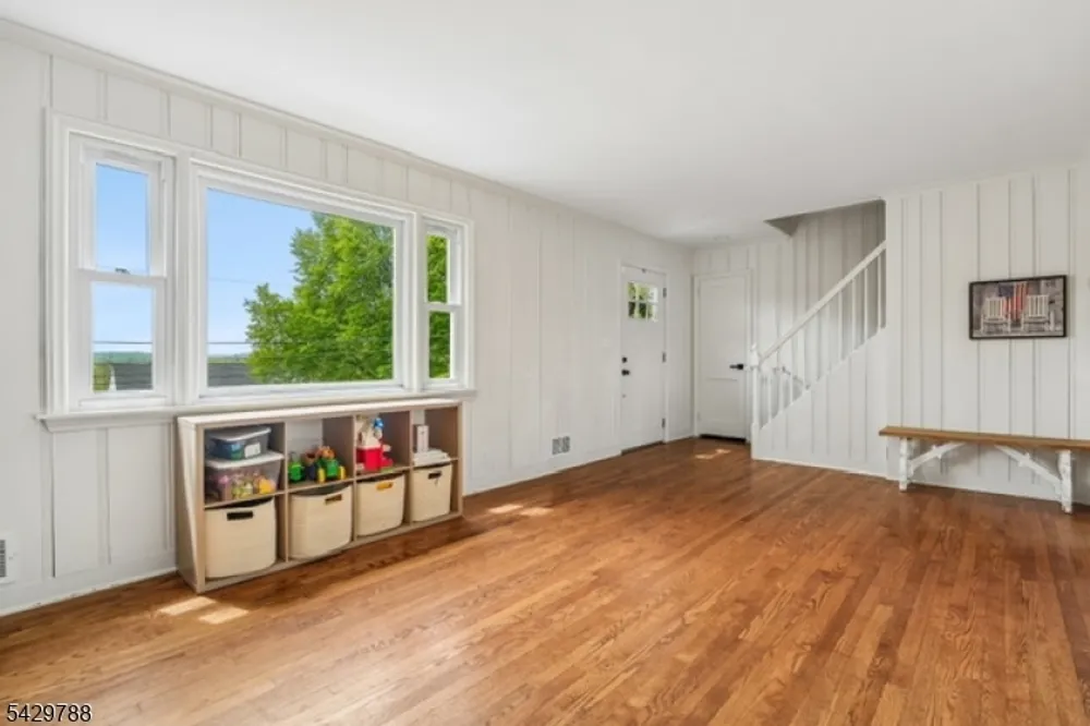 27 Dogwood Rd, Morris, Morris Plains Borough, NJ 07950