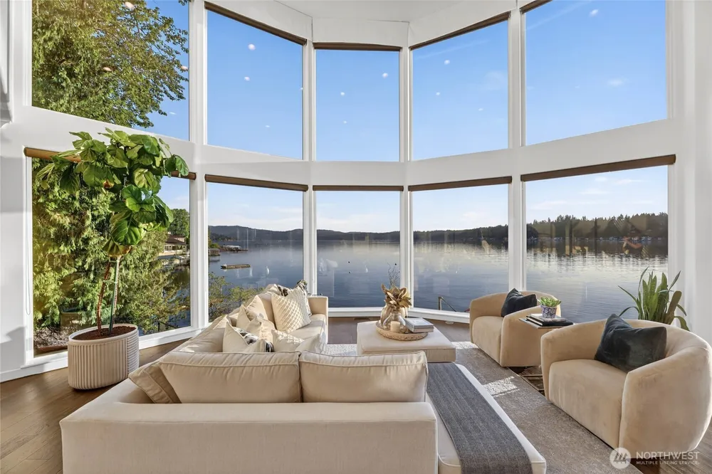 2007 E Lake Sammamish Pkwy NE, Sammamish, WA 98074