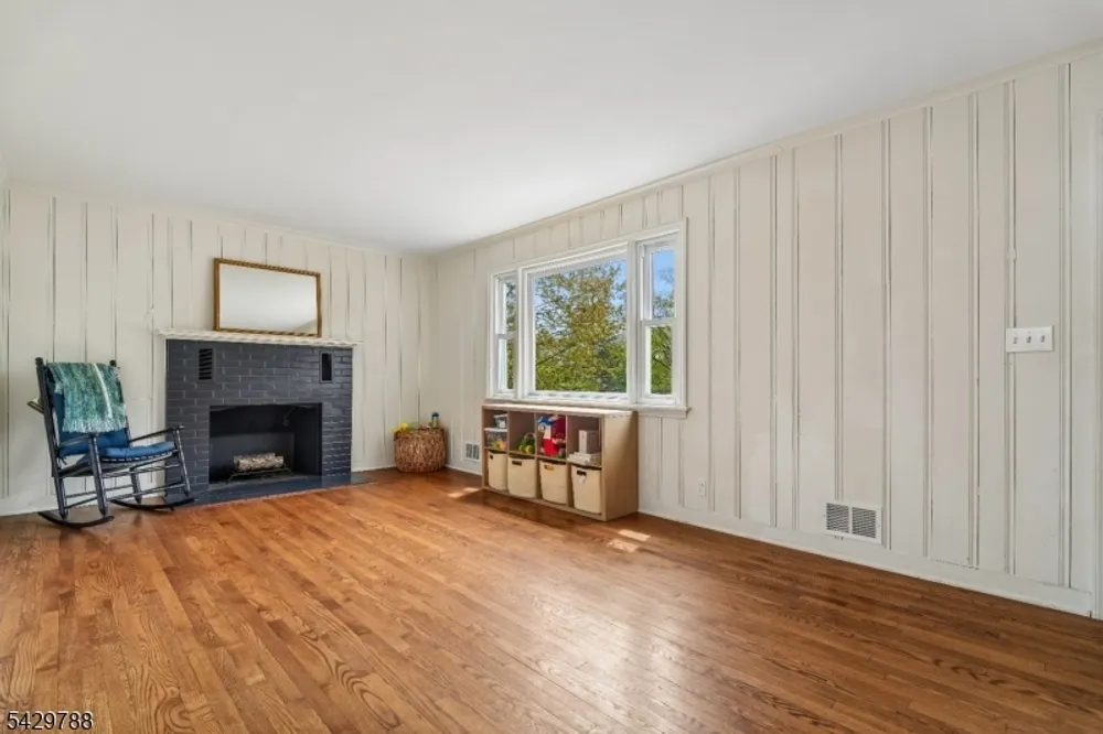 27 Dogwood Rd, Morris, Morris Plains Borough, NJ 07950