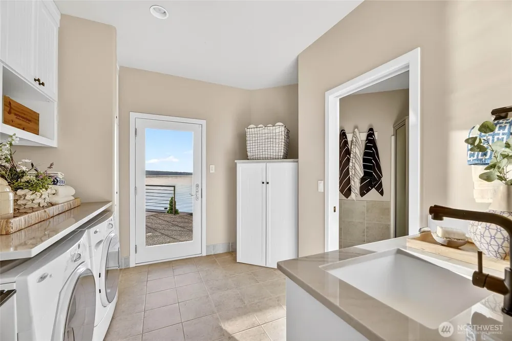 2007 E Lake Sammamish Pkwy NE, Sammamish, WA 98074