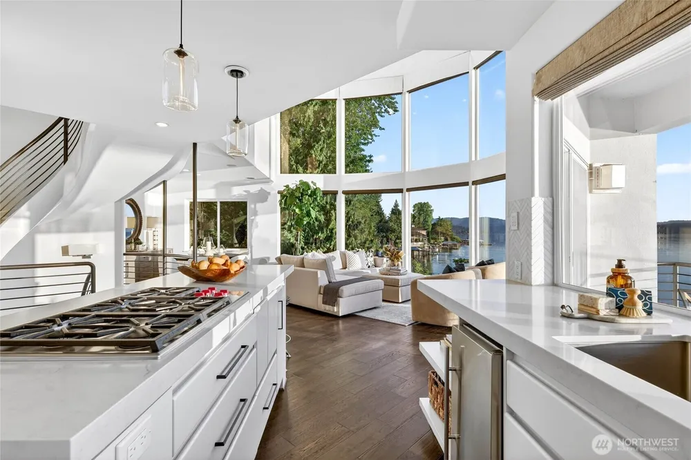2007 E Lake Sammamish Pkwy NE, Sammamish, WA 98074