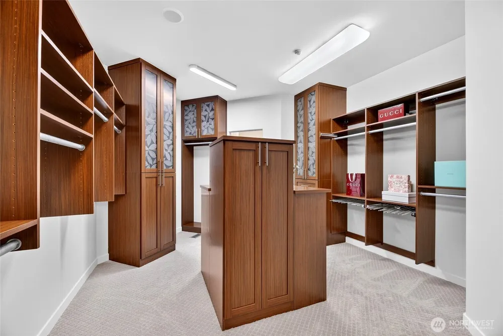 2007 E Lake Sammamish Pkwy NE, Sammamish, WA 98074