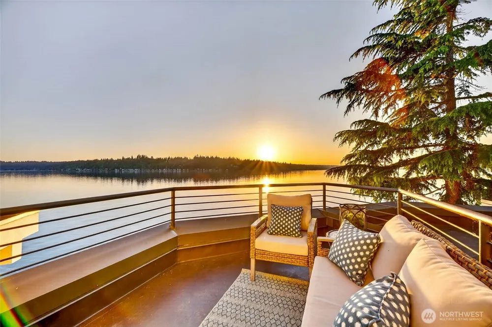 2007 E Lake Sammamish Pkwy NE, Sammamish, WA 98074