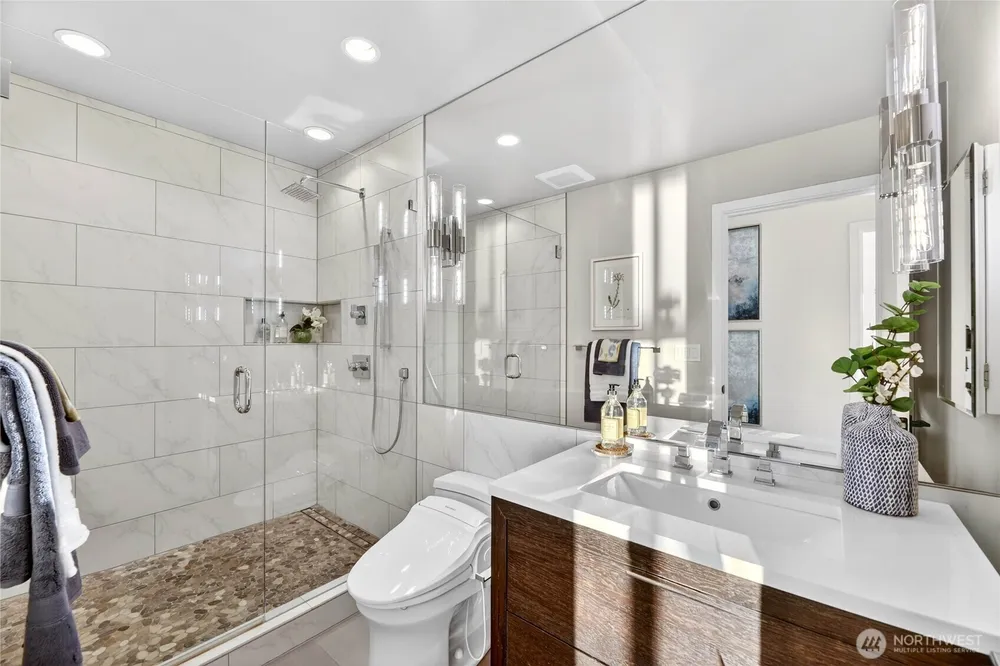 2007 E Lake Sammamish Pkwy NE, Sammamish, WA 98074
