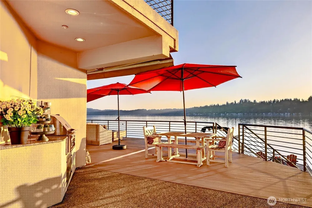2007 E Lake Sammamish Pkwy NE, Sammamish, WA 98074