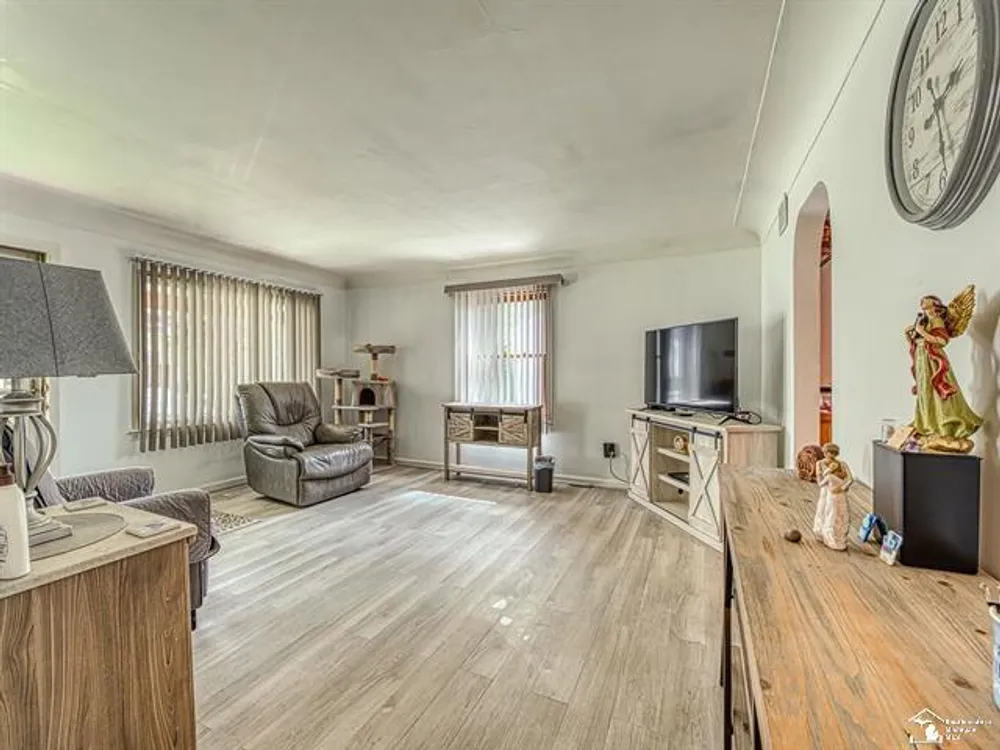 1423 Sunset Blvd, Monroe, MI 48162