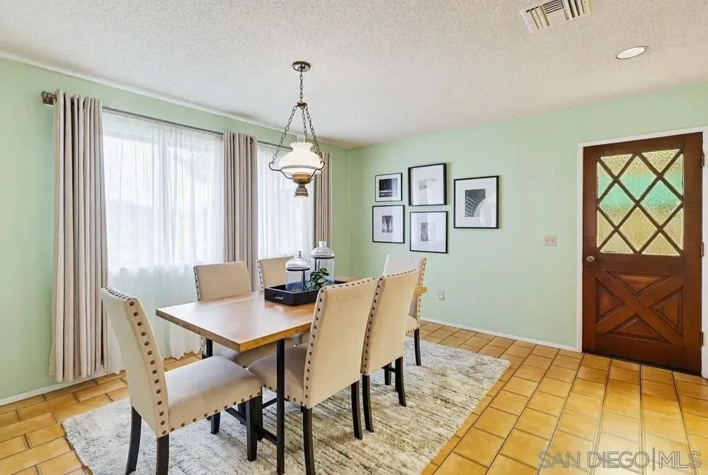 9832 Estrella Dr, Spring Valley, CA 91977