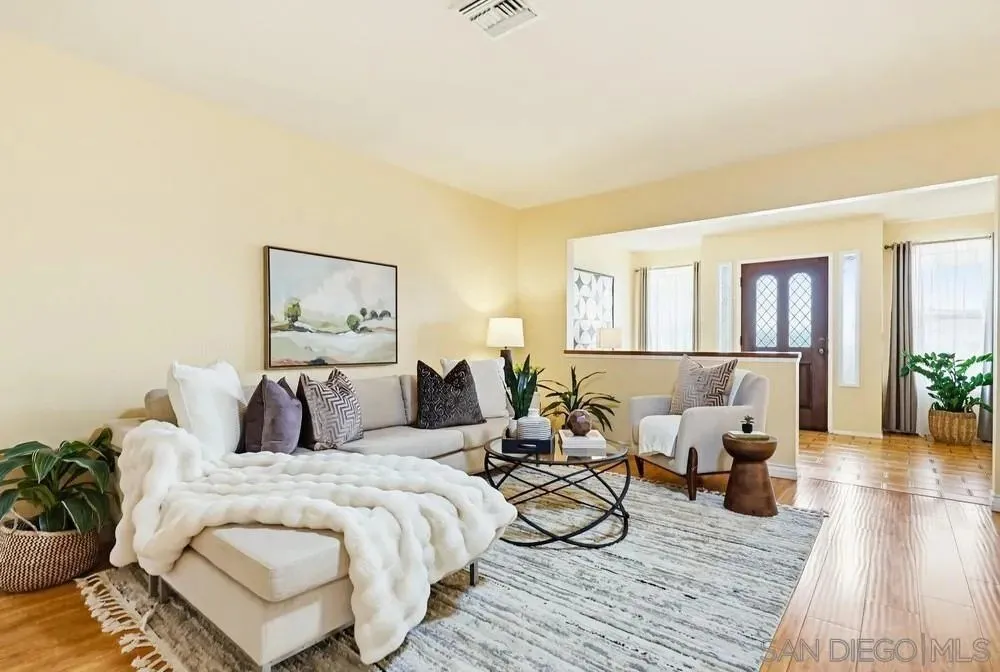 9832 Estrella Dr, Spring Valley, CA 91977
