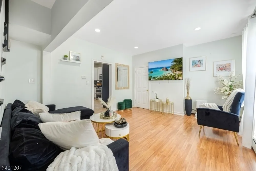 335 N 9th St, Prospect Park, NJ 07508