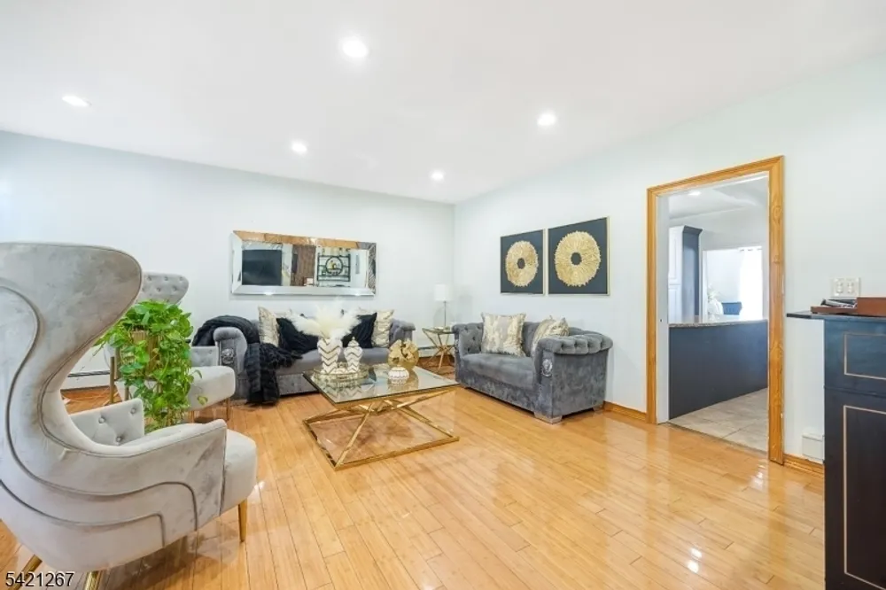 335 N 9th St, Prospect Park, NJ 07508