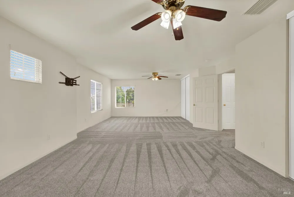 943 Fallsgrove Way, Vacaville, CA 95687