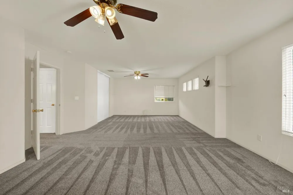 943 Fallsgrove Way, Vacaville, CA 95687