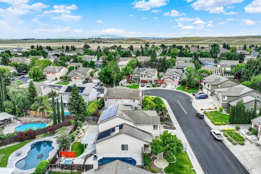 943 Fallsgrove Way, Vacaville, CA 95687