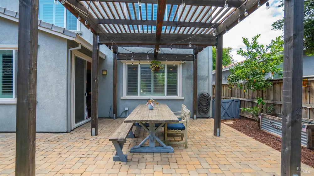 8018 Kenai Ct, Vacaville, CA 95687